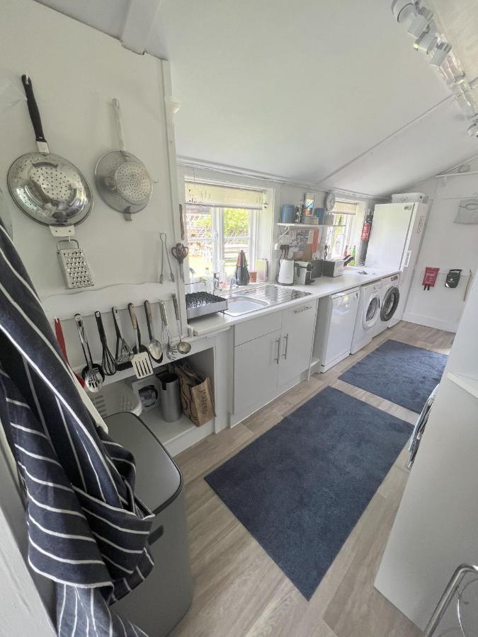 Adorable Two Bed Norfolk Broads Holiday Home - River Views With Moorings & Fishing Stalham Eksteriør bilde