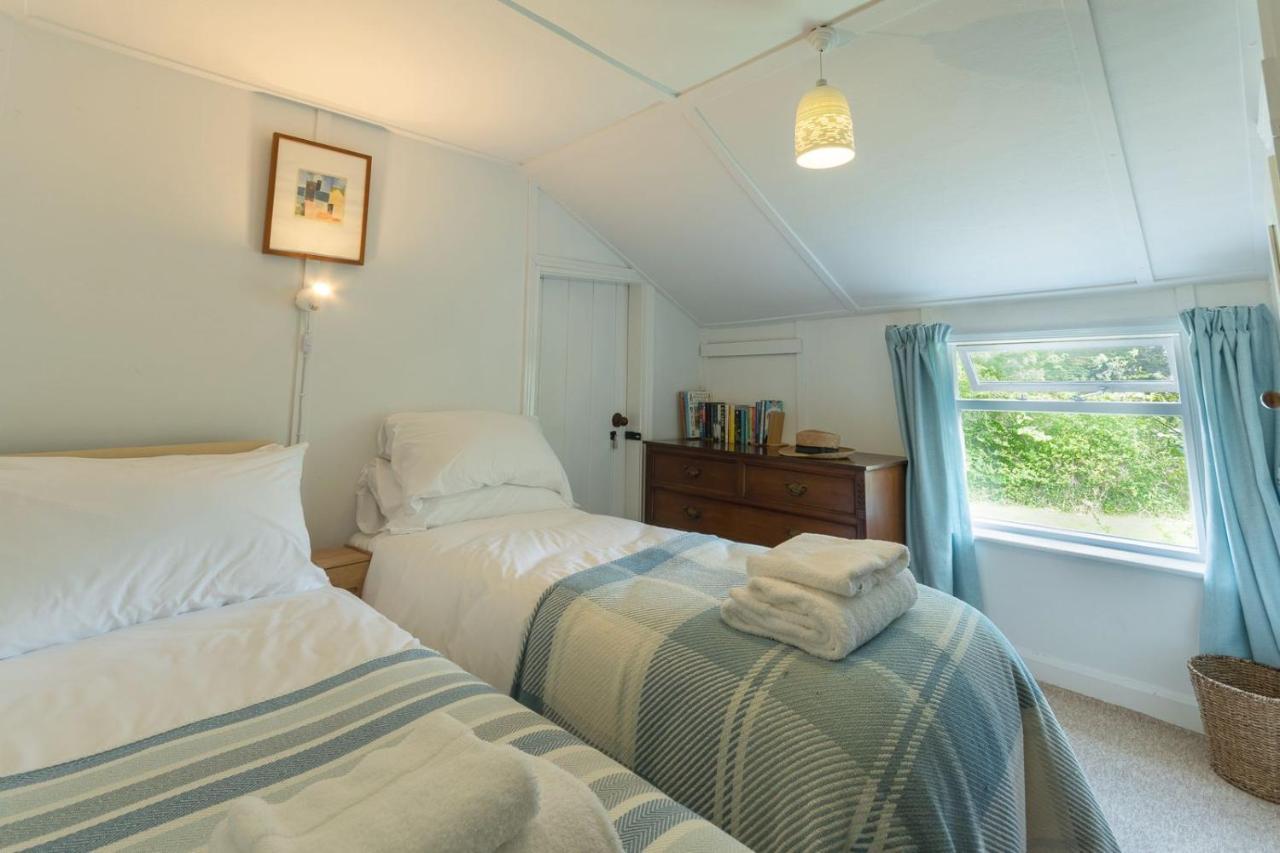 Adorable Two Bed Norfolk Broads Holiday Home - River Views With Moorings & Fishing Stalham Eksteriør bilde